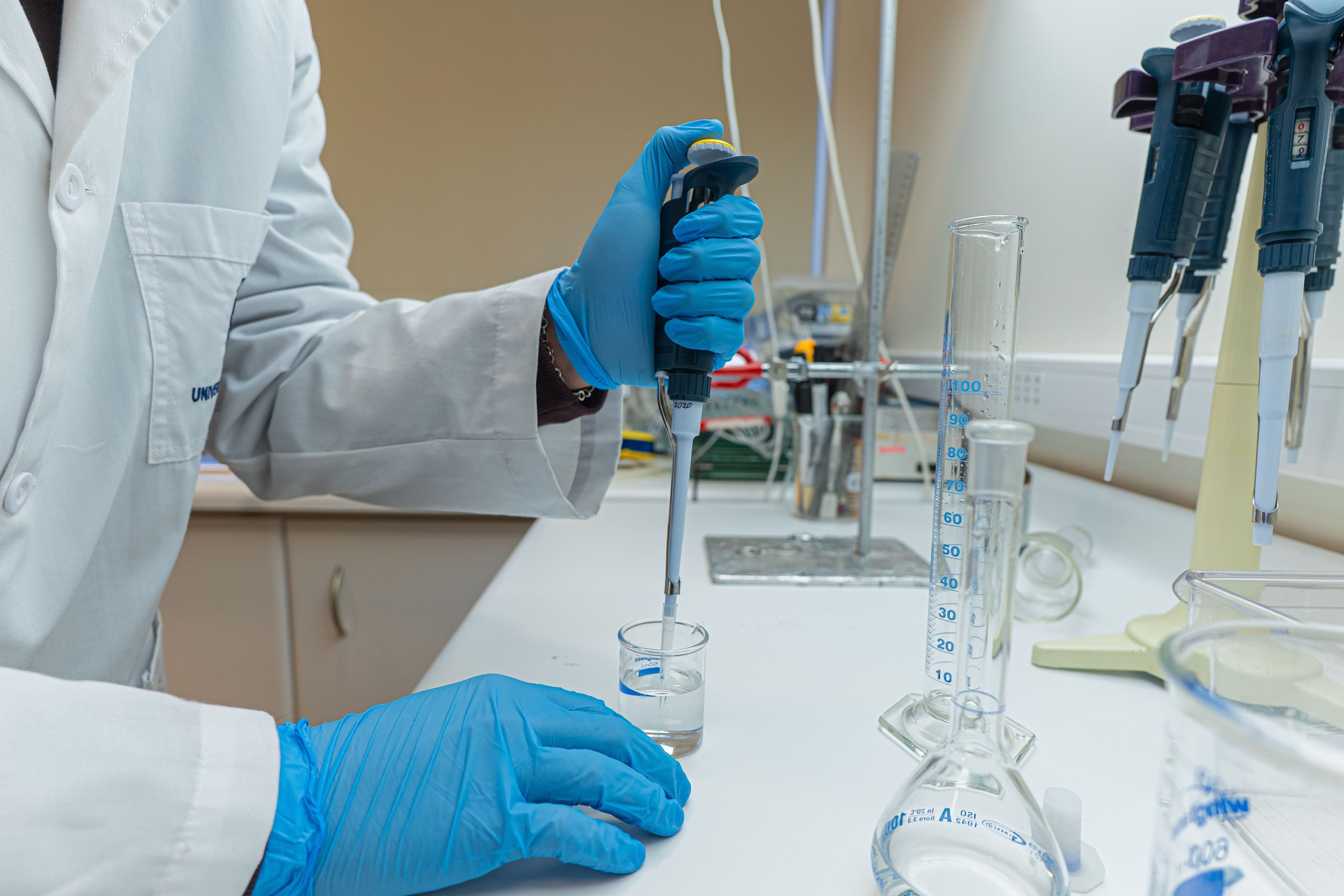 Liposomal Vitamin C being mixed into water